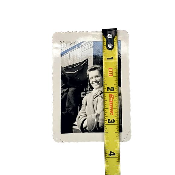 Vtg Close Up of Lady in Front of Store Original Monochrome Photography Found - Picture 2 of 4